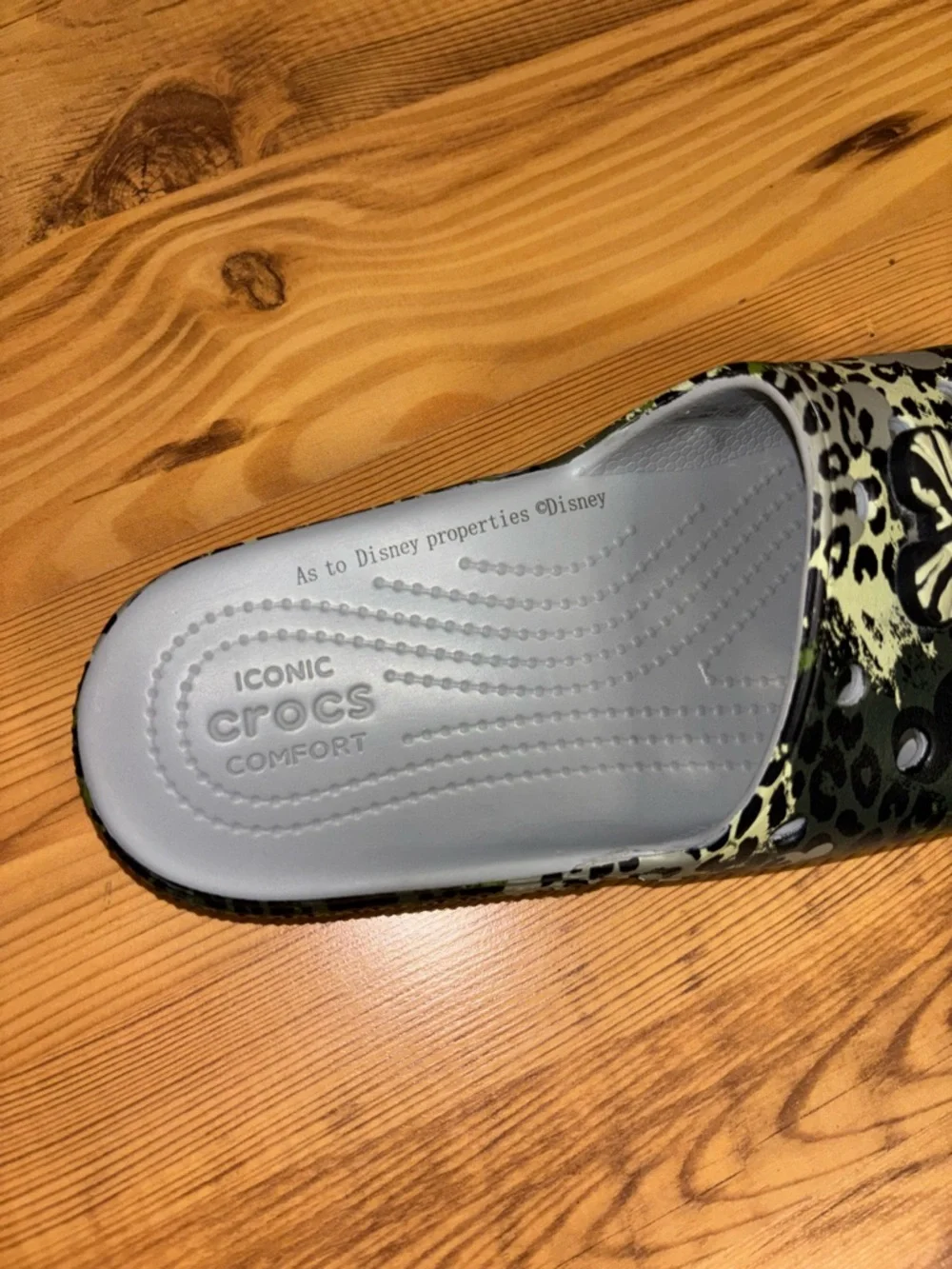 CROC x DISNEY Slide Sandals with Green Leopard Print - Picture 5 of 8